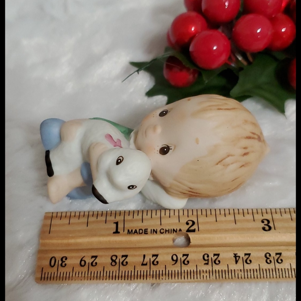 BETSEY CLARK HALLMARK Angel holding lamb figurine collectible dated 1985 HTF - Picture 4 of 6